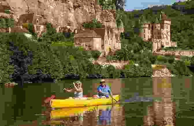 Canoeing On The Dordogne River, A Serene Way To Explore The Region Chateaux Et Villes Lot Dordogne Correze