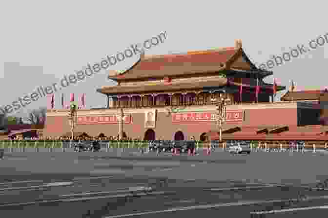 Tiananmen Square Beijing Travel Guide: With 100 Landscape Photos